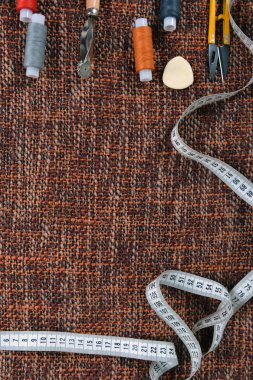 Dikiş Araçları ve dikiş malzemeleri, oluşturma yeni bir moda aksesuarları.