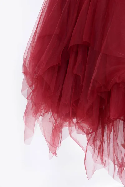 Jupe rouge en tulle sur blanc — Photo