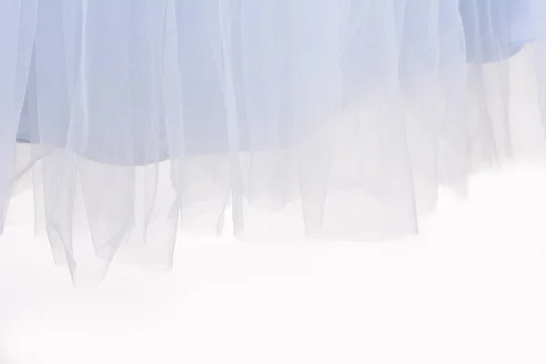 Jupe bleue en tulle sur blanc — Photo