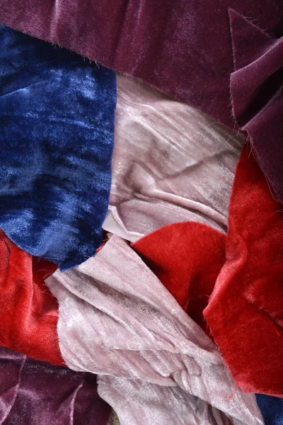 Pozadí barevných kousků tkaniny... Oříznutí ruční práce — Stock fotografie