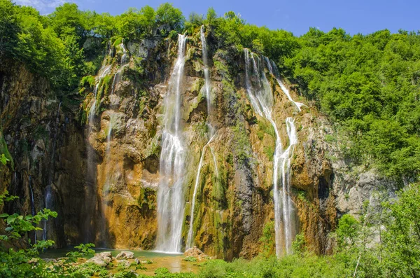 Cachoeiras Luxuosas Tumultuosas Plitvice Lakes Croácia — Fotografia de Stock