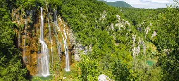 Lyxiga Och Tumultartade Vattenfall Plitvicesjöarna Kroatien — Stockfoto