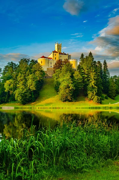Paisagem Pitoresca Com Castelo Trakoscan Croácia — Fotografia de Stock