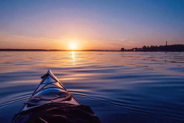 Zonsondergang Hemel Het Meer Uitzicht Vanaf Kajak — Stockfoto