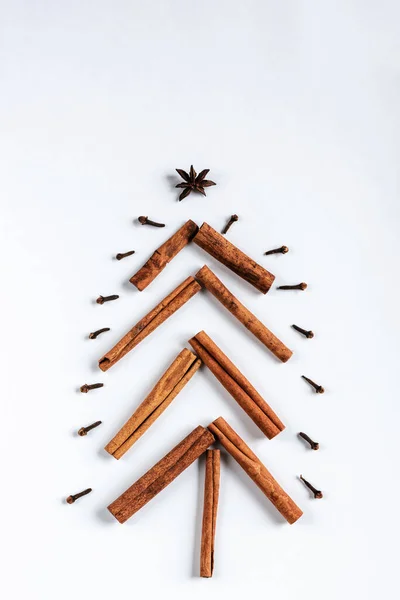 Tarçın Çubukları Karanfiller Anason Ağacından Katlanmış Noel Ağacı — Stok fotoğraf