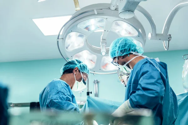 Team Surgeons Operating — Stock Photo, Image