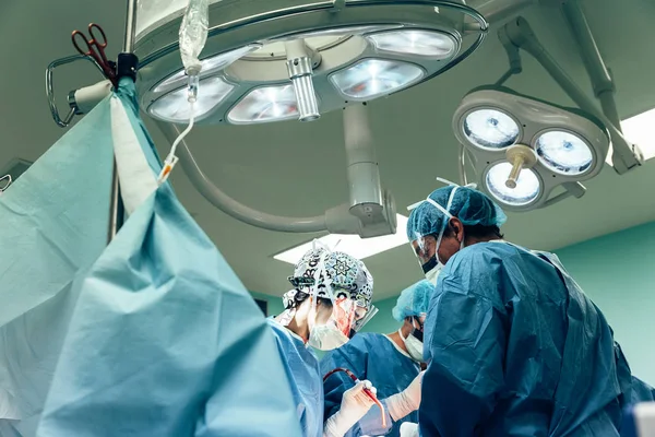 Ομάδα Χειρουργών Που Λειτουργούν Στο Νοσοκομείο — Φωτογραφία Αρχείου