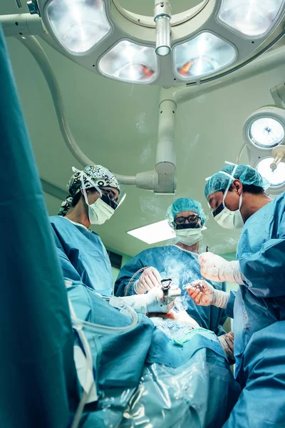 Equipe Cirurgiões Operando Hospital — Fotografia de Stock