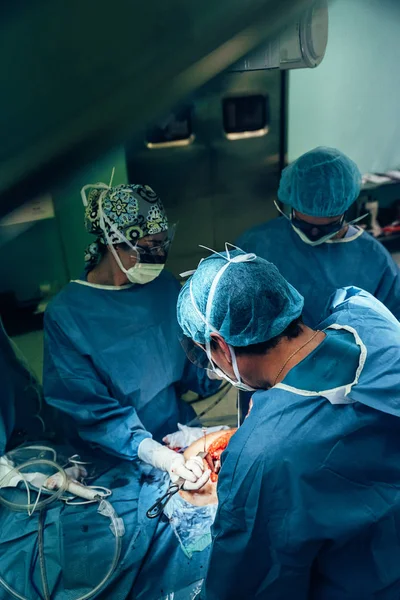 Equipe Cirurgiões Operando Hospital — Fotografia de Stock