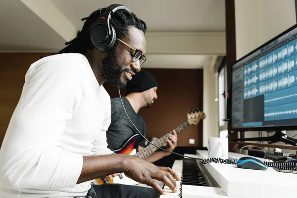 Artistas Que Producen Música Estudio Sonido Casa — Foto de Stock