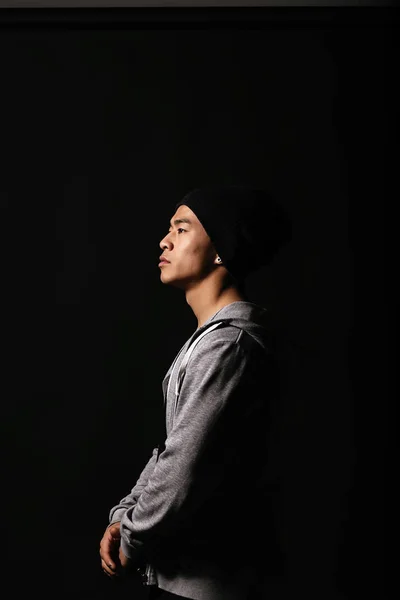 Porträtt Ung Asiatisk Pojke Med Sportkläder Utmanande Attityd — Stockfoto