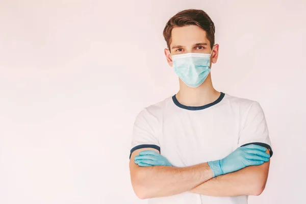 Portret Jonge Zelfverzekerde Mannelijke Arts Verpleegkundige Medisch Gezichtsmasker Beschermende Handschoenen — Stockfoto