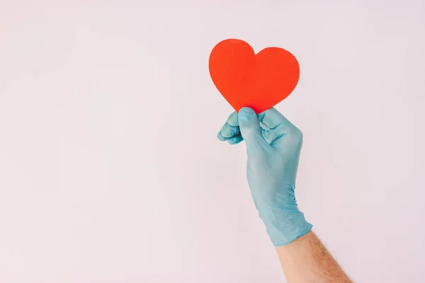 Nahaufnahme Mann Arzt Medizinischem Latex Handschuh Halten Rote Herzzeichen Der — Stockfoto