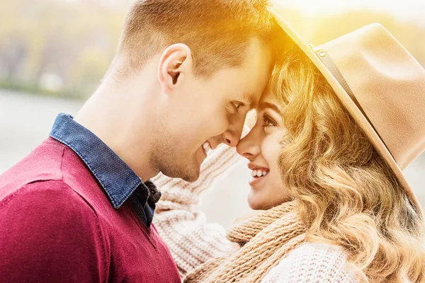 Liebe Dich Sehr Großaufnahme Eines Gutaussehenden Mannes Der Seiner Freundin — Stockfoto