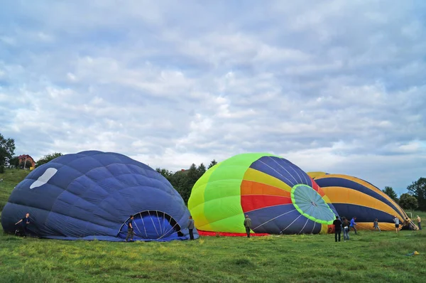 Balloons Red Blue Yellow Light Green Orange Inflate Climbing Sky — Stock Photo, Image