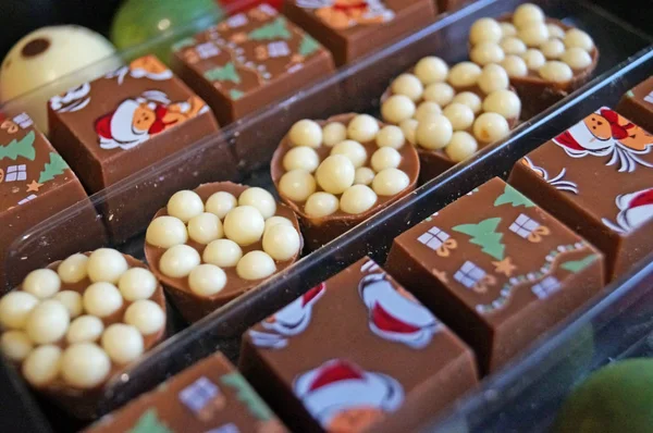 Cioccolatini Capodanno Festivi Con Smalto Multicolore Nella Scatola — Foto Stock