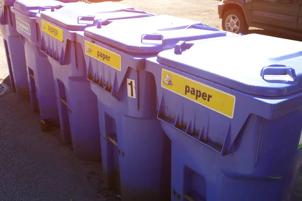 Het Beeld Van Trashcans Straten — Stockfoto