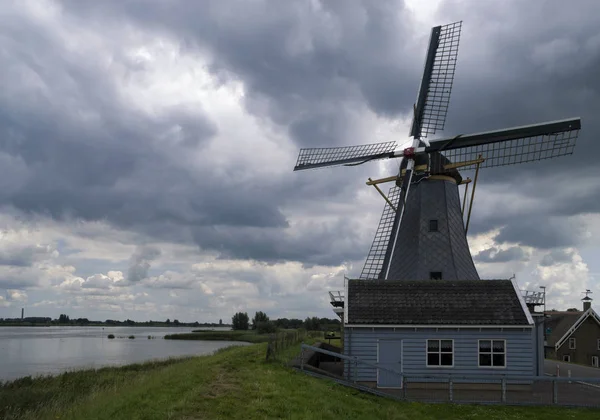 Väderkvarn de Liefde — Stockfoto