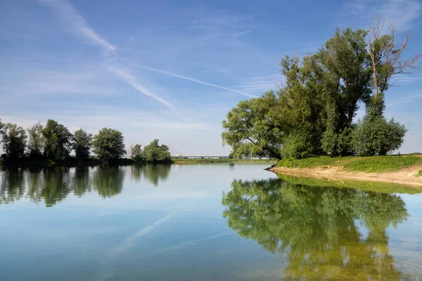 Grande lagoa perto de Echteld — Fotografia de Stock