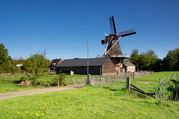 Windmühle in Surhuisterveen — Stockfoto