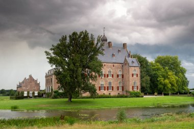 Rechteren Hollanda 'nın Overijssel ilindeki Dalfsen köyüne yakın Vecht nehri kıyısında bir kaledir.