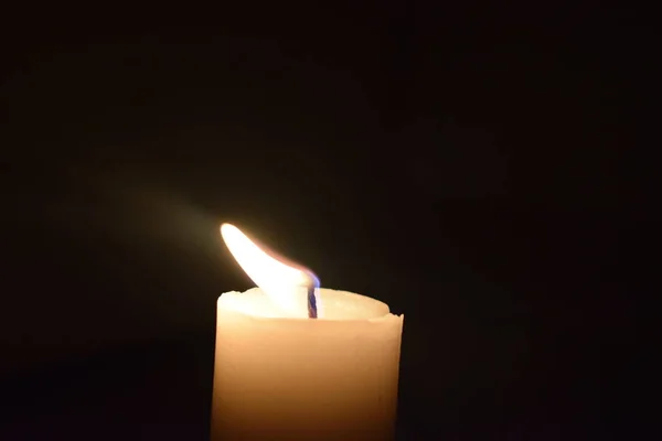 Свічка Світло Полум Крупним Планом Чорним Тлом — стокове фото