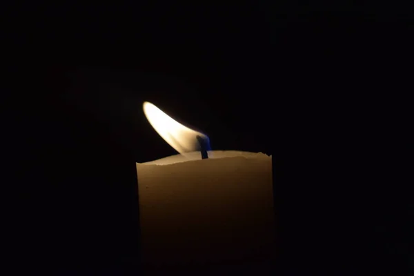 Kerzenlicht Flamme Nahaufnahme Mit Schwarzem Hintergrund — Stockfoto
