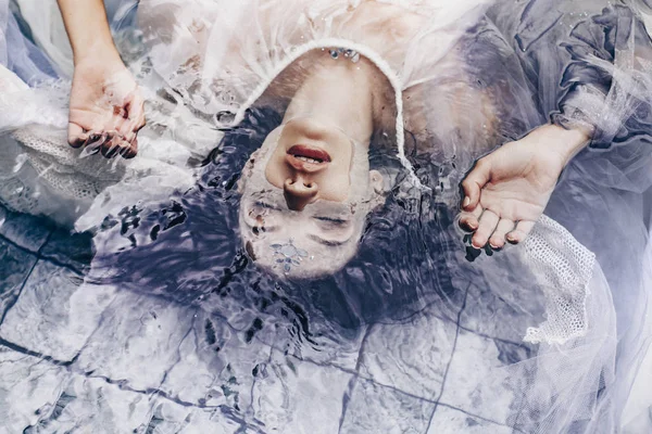 Close Portrait Beautiful Woman Lying Water Fabric Fashion Concept — Stock Photo, Image