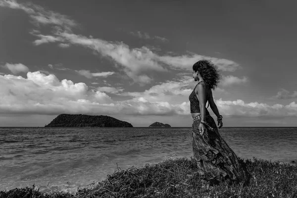 Hermosa Joven Boho Mujer Playa — Foto de Stock