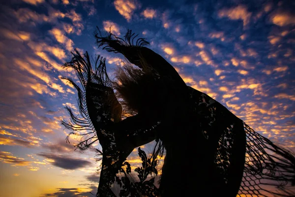 Woman Silhouette Having Fun Sunset Sky Sleeves Flight Fringe — Stock Photo, Image