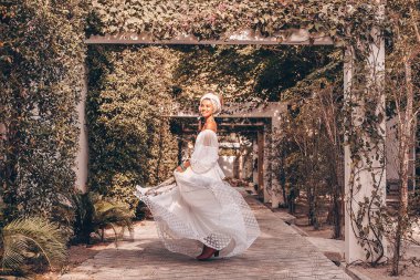 gün batımında açık havada türban güzel genç moda kadın