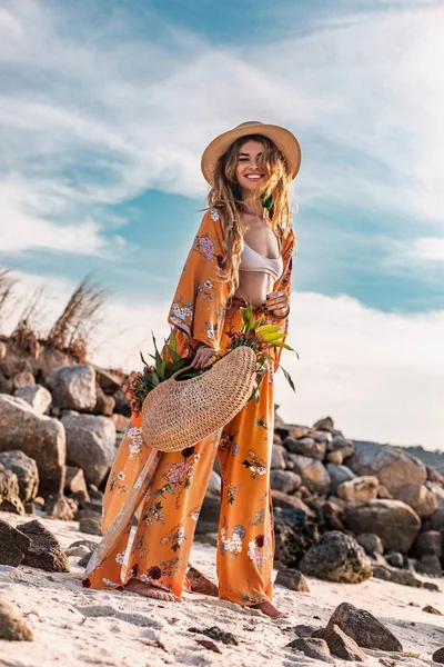 Beautiful stylish boho model having fun  outdoors at sunset — Stock Photo, Image