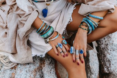 boho aksesuarları çok açık havada genç kadın yakın çekim