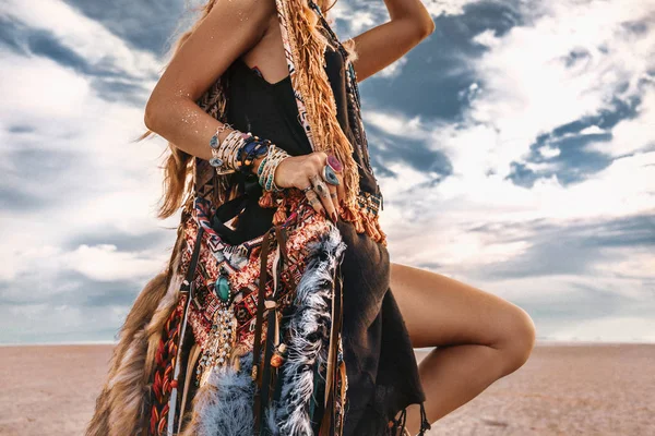 Close up of young boho style woman holding big stylish bag — Stockfoto