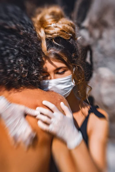 Young Couple Hugging Portrait Wear Face Masks Medical Gloves — Stock Photo, Image