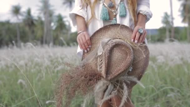 Close Beautiful Young Stylish Woman Hands Holding Hat Outdoors Sunset — Stok Video