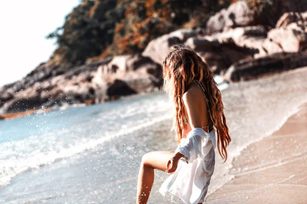 Krásná Mladá Žena Pláži — Stock fotografie
