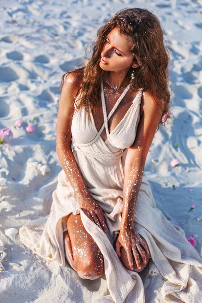 Красива Молода Жінка Пляжі Заході Сонця Портрет — стокове фото