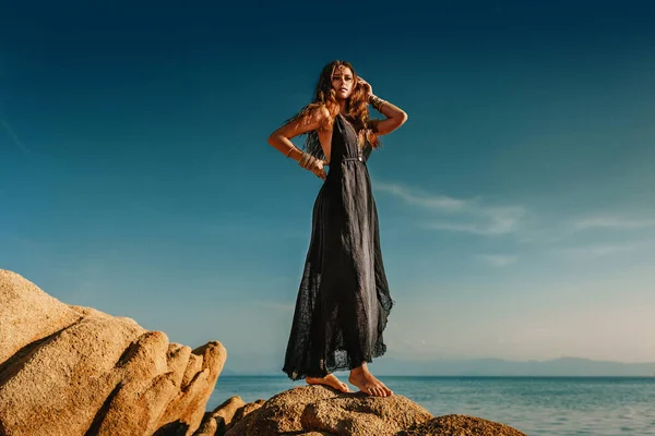 Bela Jovem Elegante Mulher Livre Retrato Pôr Sol — Fotografia de Stock