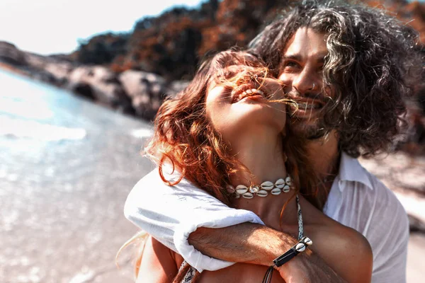 Nahaufnahme Eines Schönen Jungen Paares Das Spaß Strand Hat — Stockfoto