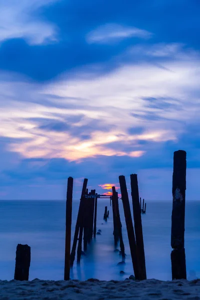 Puente fisurado de madera rota — Foto de Stock