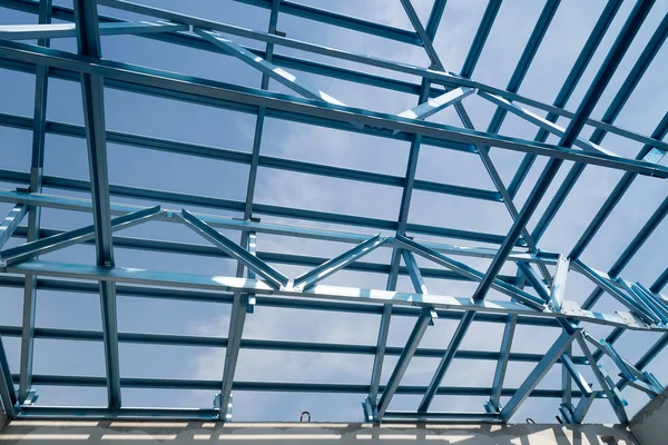 Bina Inşaat Mavi Gökyüzü Arka Plan Üzerinde Izole Için Çelik — Stok fotoğraf