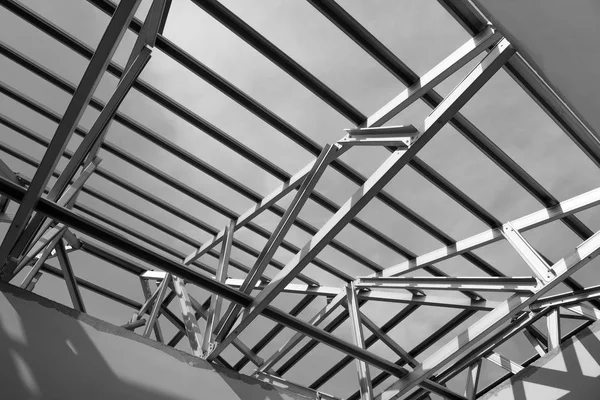 Struktur des Dachstuhls aus Stahl. — Stockfoto