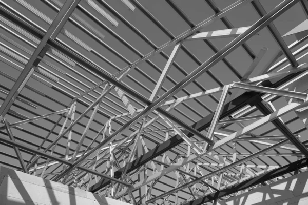 강철 지붕 프레임의 구조. — 스톡 사진