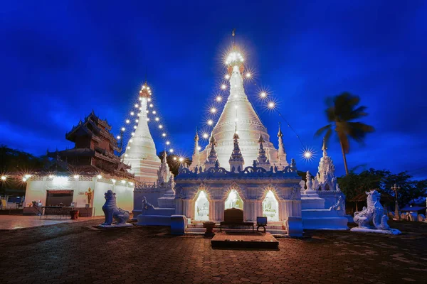 Phra Doi Kong Pagoda Tempo Crepúsculo Lugar Bonito Uma Grande — Fotografia de Stock