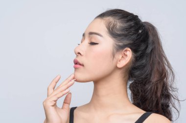 Stüdyo güzeli kadınlar.