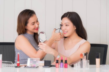 Makyöz makyaj güzel kız.