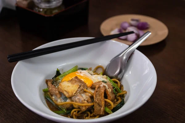 Chinese fried noodles, Hokkien Noodles. — Stock Photo, Image