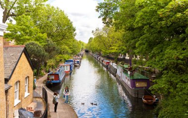 Küçük Venedik, Londra, İngiltere. 25 Mayıs 2014. Gezinme ve fotoğraf, Küçük Venedik, Paddington, Regent's kanal - Londra çekmek turist