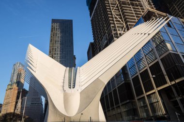 New York, ABD, 10 Nisan 2016. Dünya Ticaret Merkezi ulaşım merkezi veya finans bölgesi Santiago Calatrava mimar tarafından tasarlanmış yuvarlak pencere açık görünüm